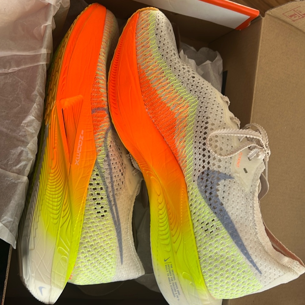 Brand new in box Nike Zoomx Vaporfly Size M 9